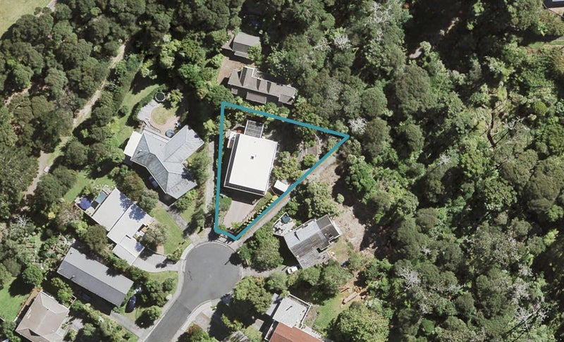 21 Kawaka Street, Titirangi, Auckland - Carousel 1