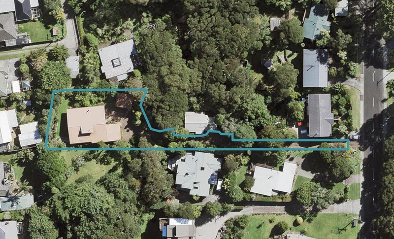 44 Woodfern Crescent, Titirangi, Auckland - Carousel 1