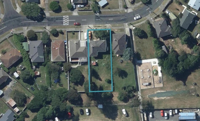 15 Hukatai Street, Elsdon, Porirua - Carousel 1