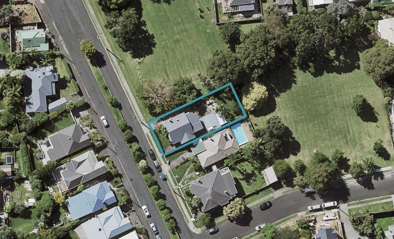 24 Shoal Bay Road, Devonport, Auckland - Carousel 1