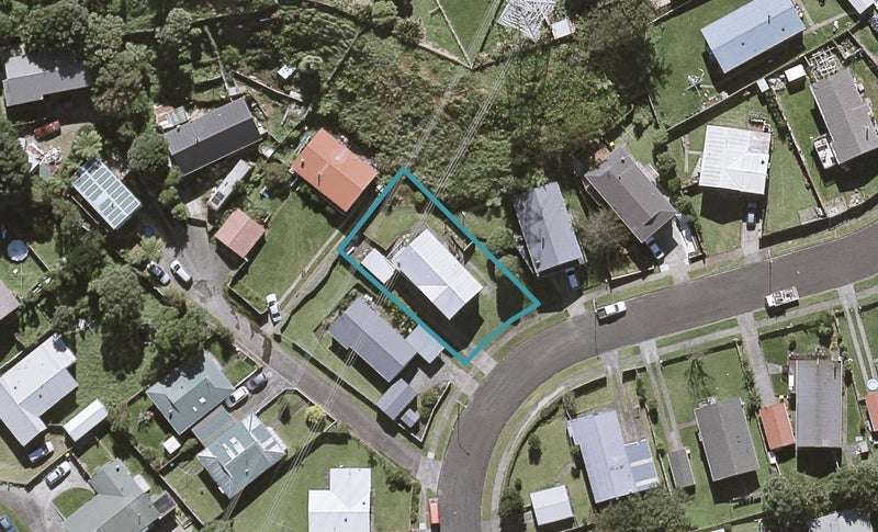 9 Tahurangi Place, Spotswood, New Plymouth - Carousel 1