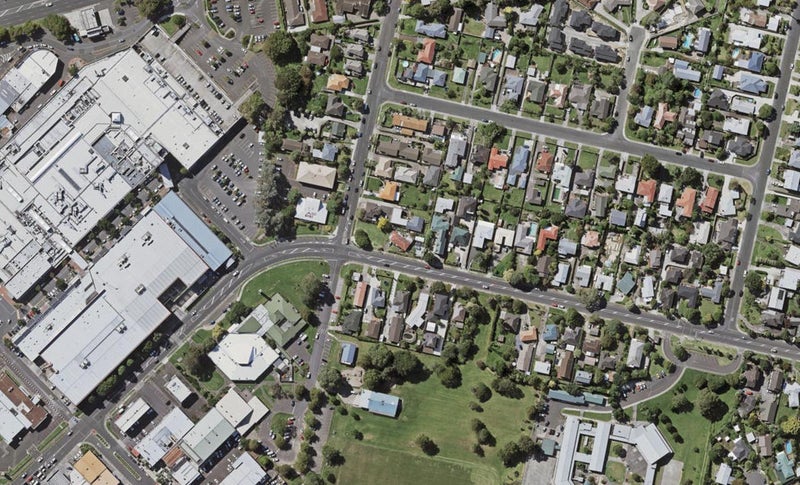 8/2 Reeves Road, Pakuranga, Auckland - Carousel 1