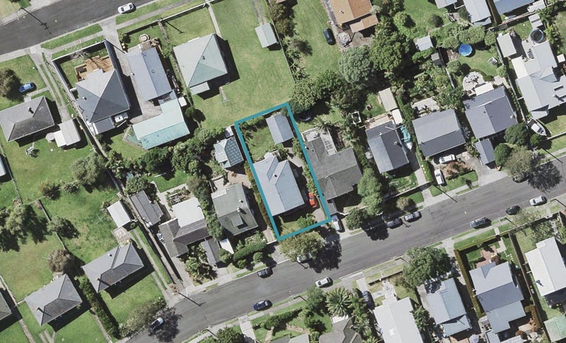 32 Egremont Street, Belmont, Auckland - Carousel 1