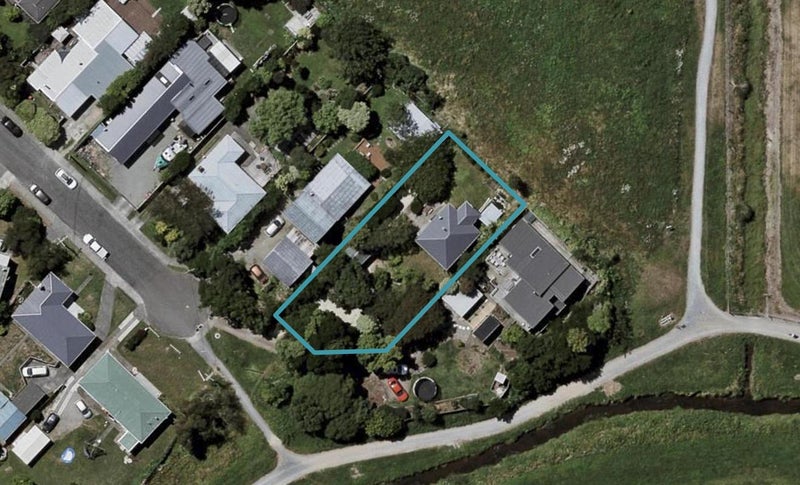 29 Titoki Road, Raumati Beach, Paraparaumu - Carousel 1