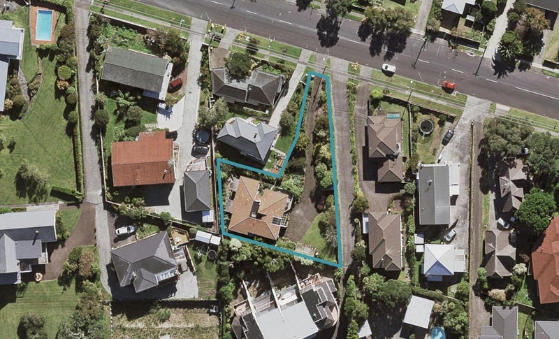 72 Raleigh Road, Northcote, Auckland - Carousel 1