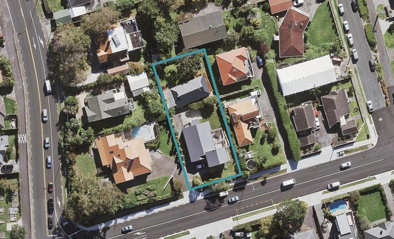 2/4 Pupuke Road, Hillcrest, Auckland - Carousel 1