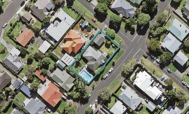 35 Alexis Avenue, Mount Albert, Auckland - Carousel 1