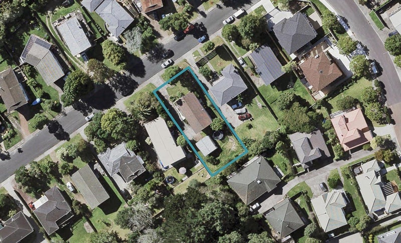 39 Lavery Place, Sunnynook, Auckland - Carousel 1