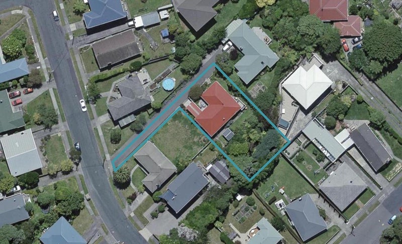 6 Saint Johns Terrace, Tawa, Wellington - Carousel 1