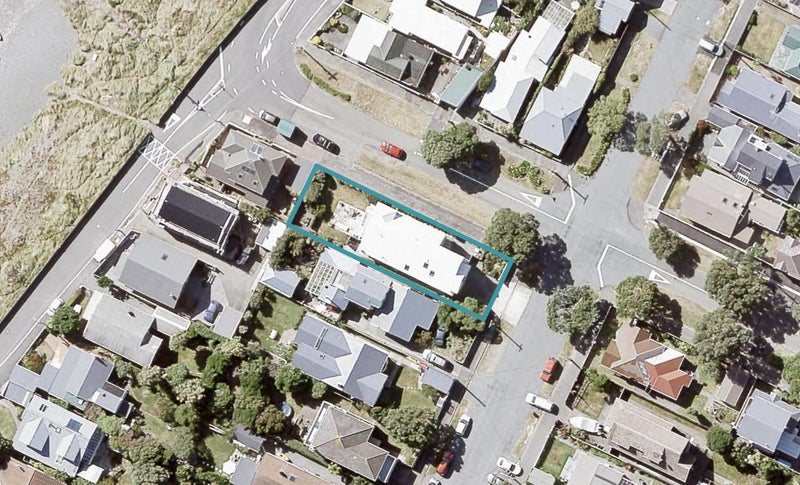 14 Tuatoru Street, Eastbourne, Lower Hutt - Carousel 1