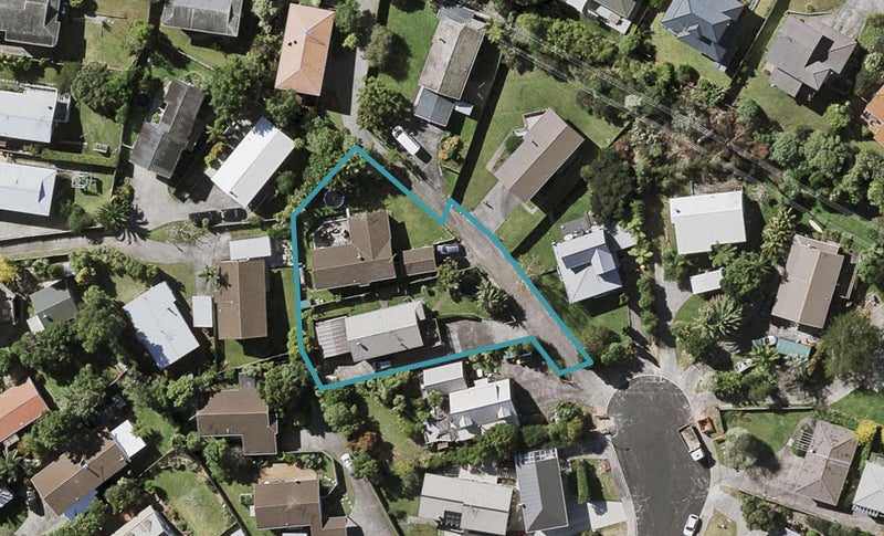 2/16 Atlantis Place, Totara Vale, Auckland - Carousel 1