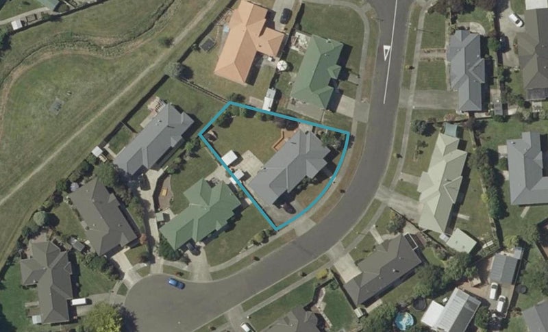4 Logan Place, Kelvin Grove, Palmerston North - Carousel 1