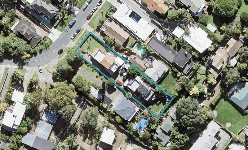 2/17 Waiake Street, Torbay, Auckland - Carousel 1