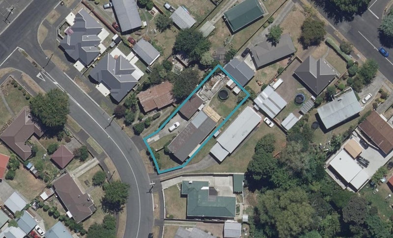 62 Garden Heights Avenue, Glenview, Hamilton - Carousel 1