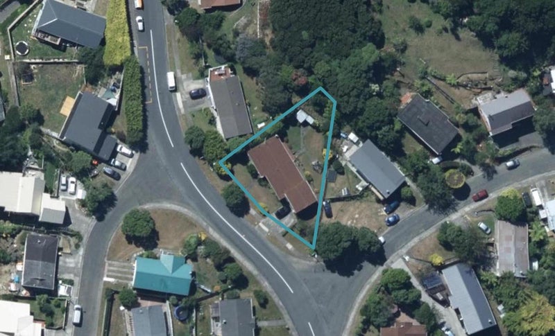 105 Leeward Drive, Whitby, Porirua - Carousel 1