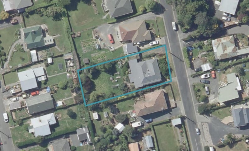 16 Teignmouth Street, Abbotsford, Dunedin - Carousel 1