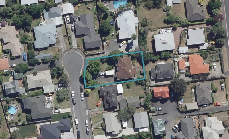 8 Prescott Place, Hillcrest, Hamilton - Carousel 1