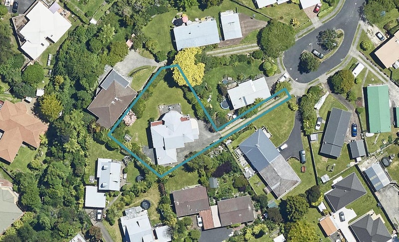12 Taurus Place, Kawaha Point, Rotorua - Carousel 1