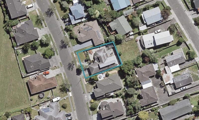 16 Clearwater Terrace, Brown Owl, Upper Hutt - Carousel 1