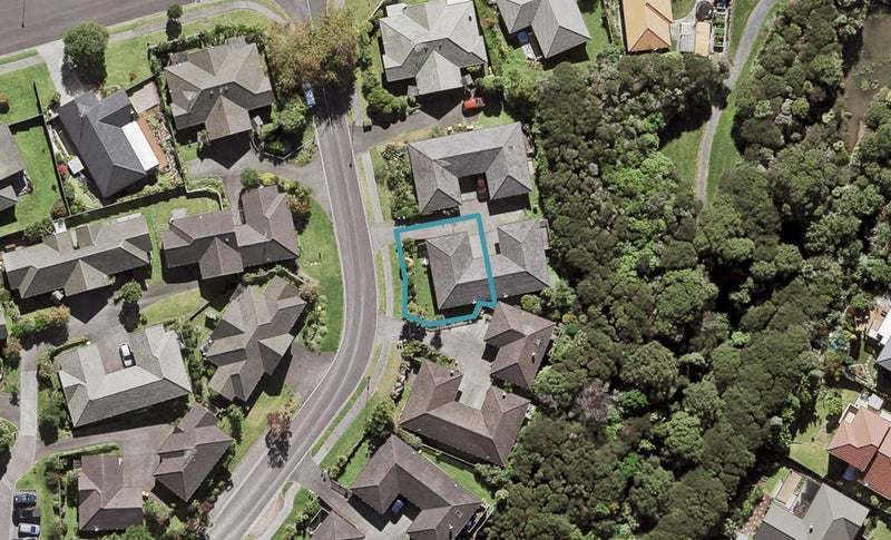 10 Regents Park Place, Westgate, Auckland - Carousel 1