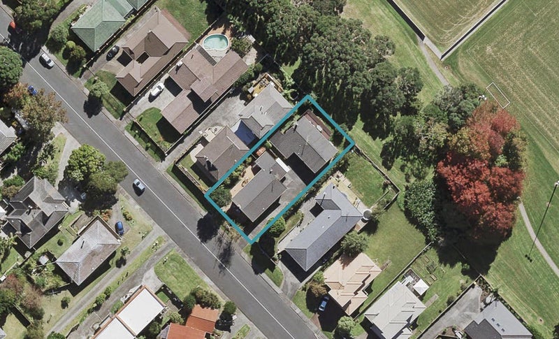 1/77 Velma Road, Hillcrest, Auckland - Carousel 1