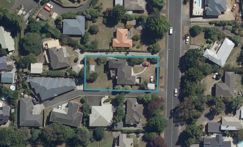 16 Alison Street, Hamilton Lake, Hamilton - Carousel 1