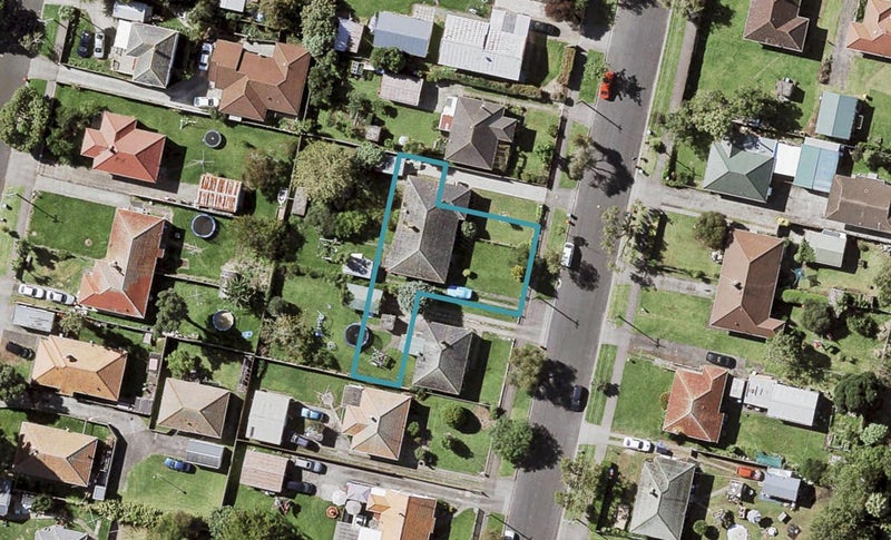 9 Tamatea Avenue, Point England, Auckland - Carousel 1