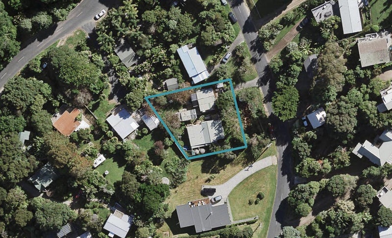 3 Bay Road, Ostend, Waiheke Island - Carousel 1