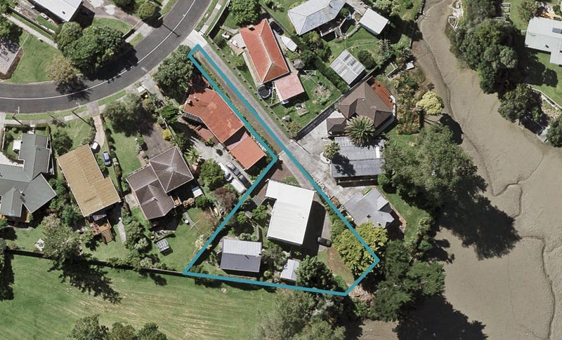 2/106 Tiraumea Drive, Pakuranga, Auckland - Carousel 1