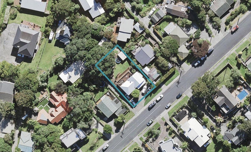 47 Island Bay Road, Beach Haven, Auckland - Carousel 1