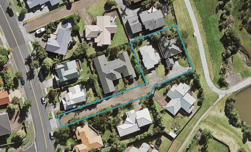 2/45 Unsworth Drive, Unsworth Heights, Auckland - Carousel 1