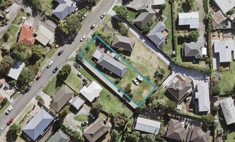 1/7 Ludlow Terrace, Totara Vale, Auckland - Carousel 1