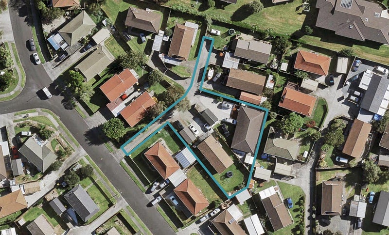1/5 Silver Creek Road, Weymouth, Auckland - Carousel 1