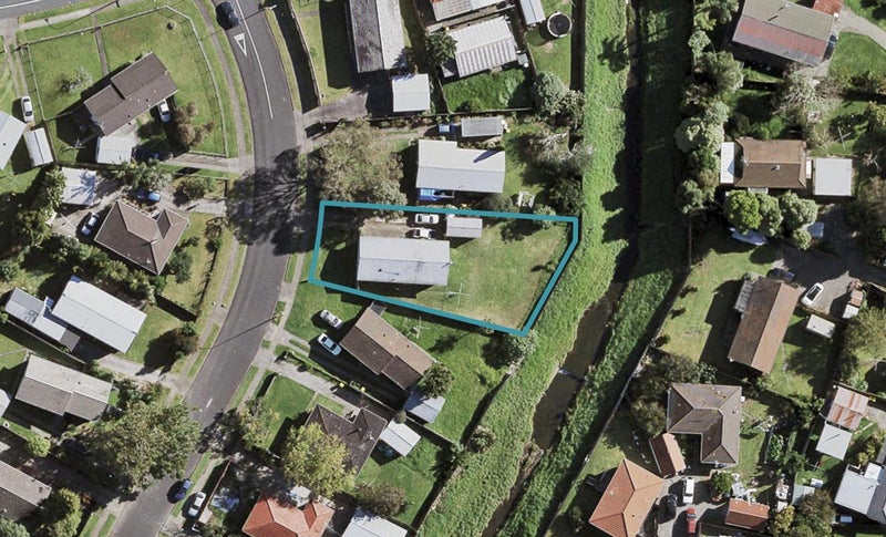 6 Innismara Avenue, Wattle Downs, Auckland - Carousel 1