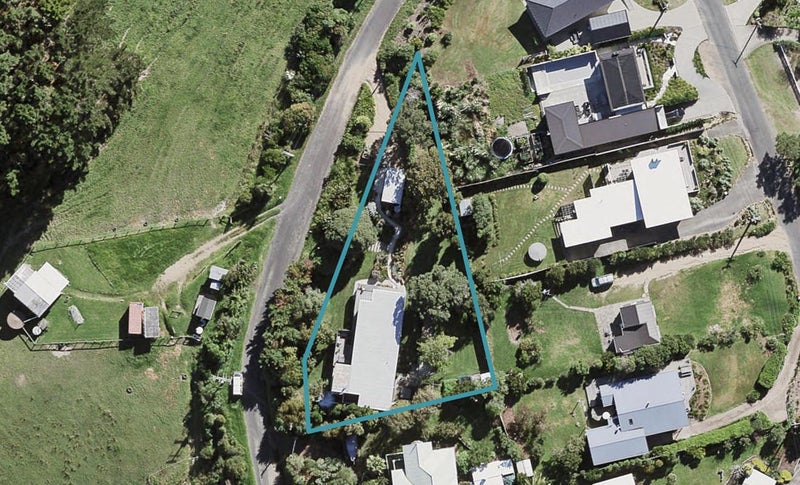 37 Tiri Road, Oneroa, Waiheke Island - Carousel 1