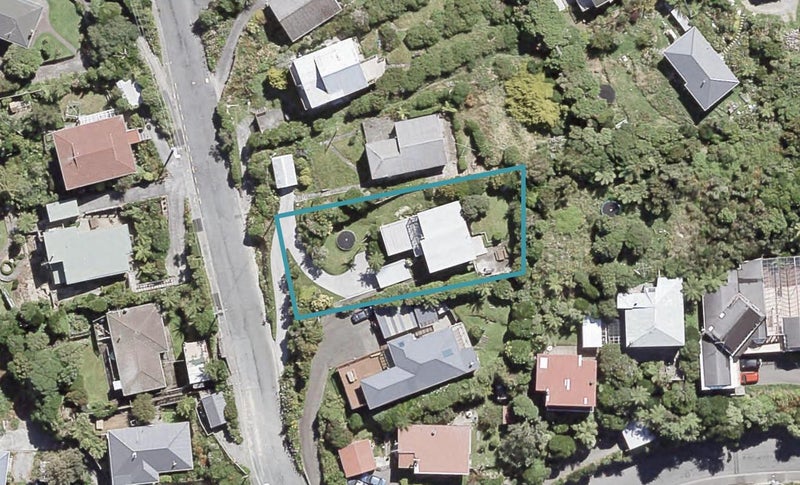 18 Titiro Moana Road, Korokoro, Lower Hutt - Carousel 1
