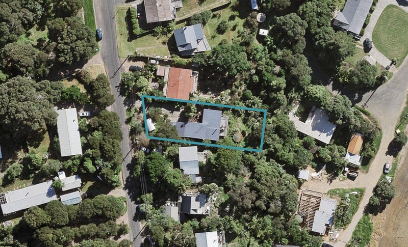 10 Albert Crescent, Ostend, Waiheke Island - Carousel 1