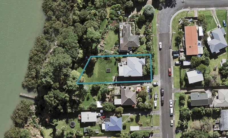 42 Abbotleigh Avenue, Te Atatu Peninsula, Auckland - Carousel 1