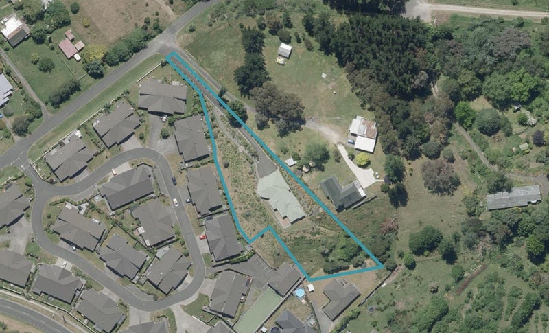 2/4 Caversham Road, Westmere, Whanganui - Carousel 1