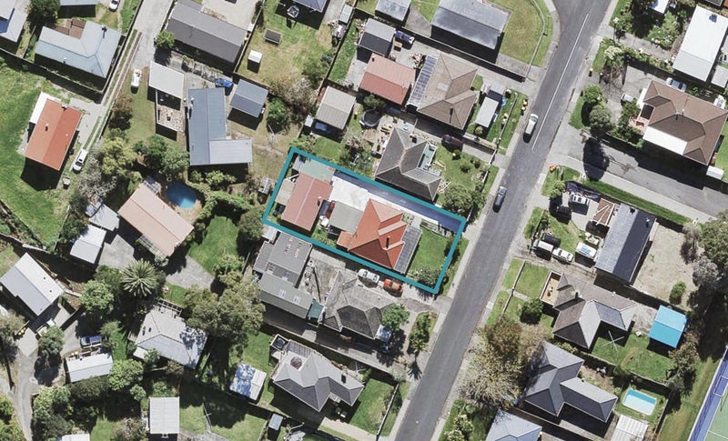 10 Tamariki Avenue, Kelston, Auckland - Carousel 1