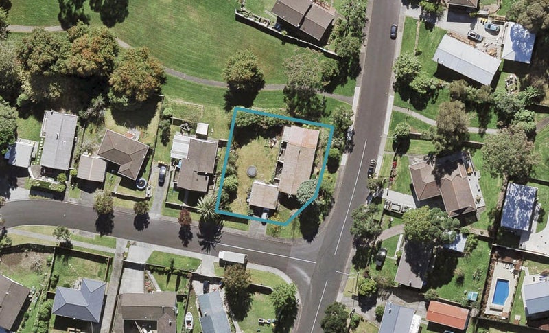 29 Fitzherbert Avenue, West Harbour, Auckland - Carousel 1