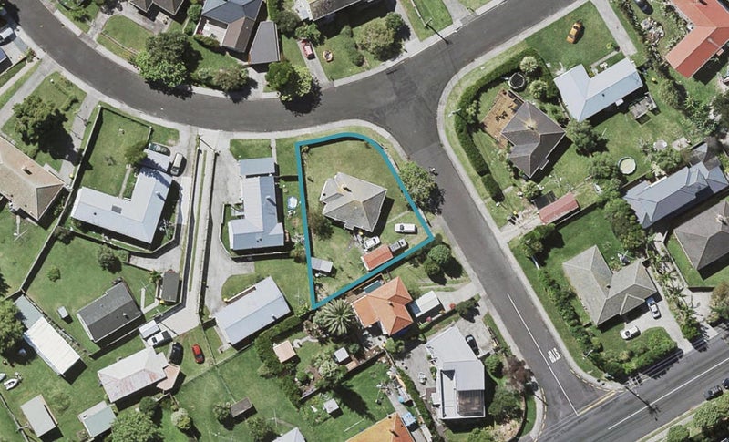 62 Philomel Crescent, Bayswater, Auckland - Carousel 1