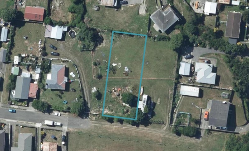 8 Te Arataura Street, Takapūwāhia, Porirua - Carousel 1