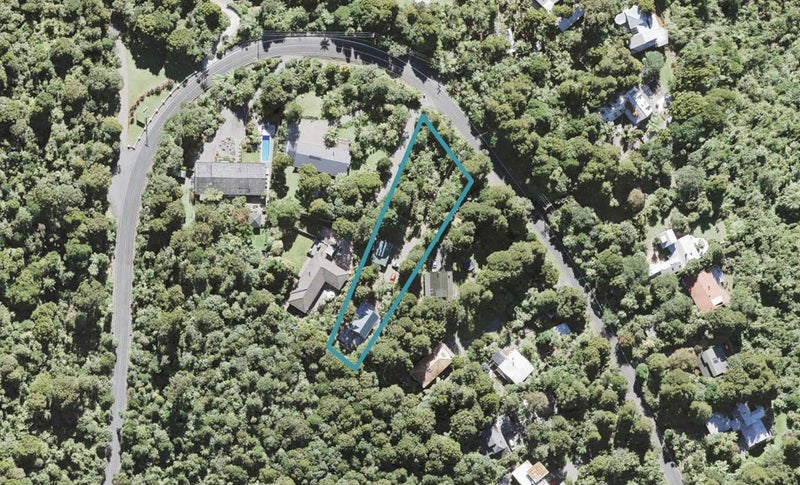 568 Scenic Drive, Waiatarua, Auckland - Carousel 1