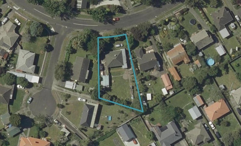 65 Savage Crescent, West End, Palmerston North - Carousel 1