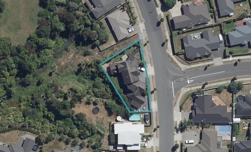 116 Saint James Drive, Huntington, Hamilton - Carousel 1