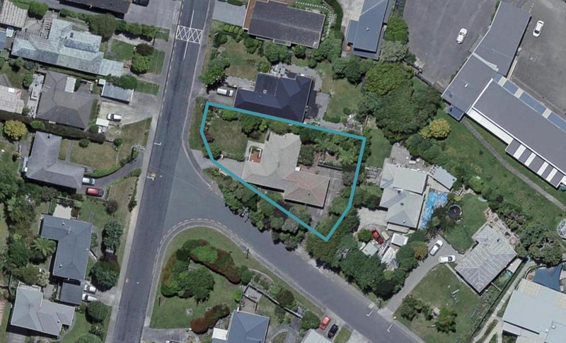 50 Ranui Terrace, Tawa, Wellington - Carousel 1