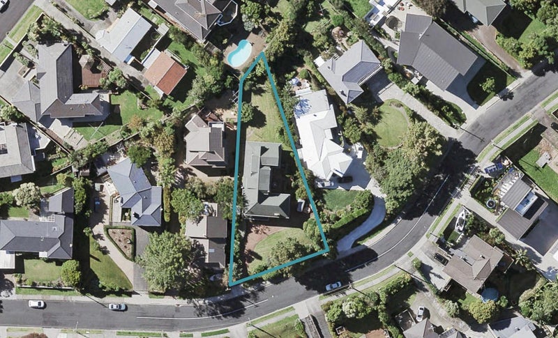 16 Glenfern Road, Mellons Bay, Auckland - Carousel 1