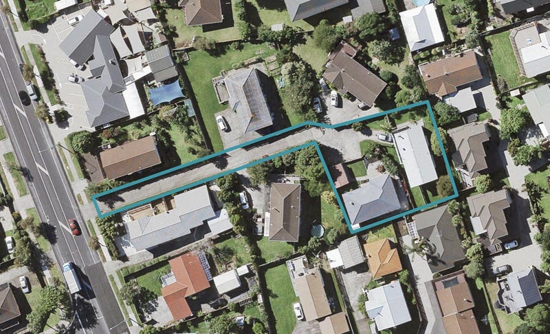 2/130 Aviemore Drive, Highland Park, Auckland - Carousel 1