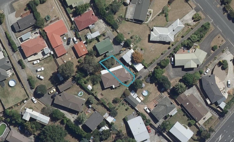 2/5 Gibson Road, Dinsdale, Hamilton - Carousel 1